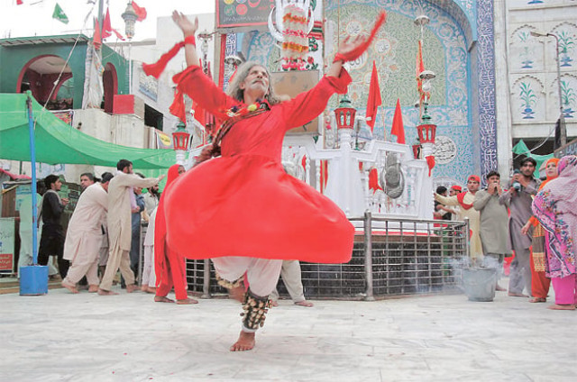 devotees in a state of trance feel the connection with the divine at he occasion of urs of lal shahbaz qalandar photo nni devotees in a state of trance feel the connection with the divine at he occasion of urs of lal shahbaz qalandar photo nni