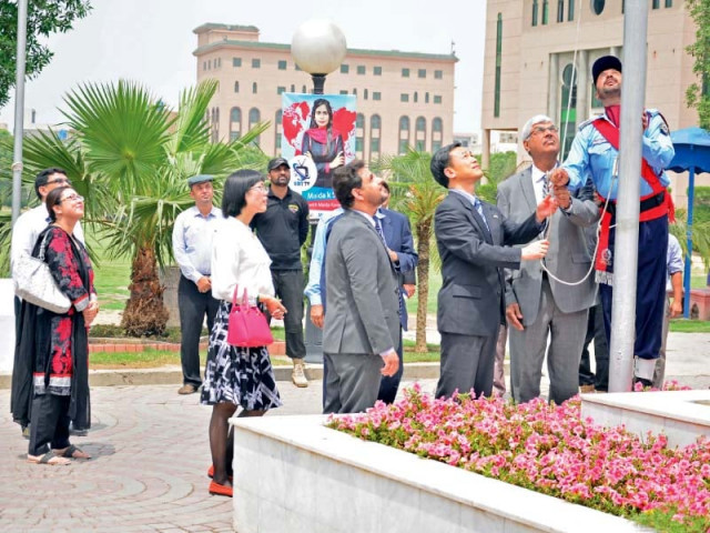 the chinese consul general in lahore and umt rector inaugurated the cpec research centre photo express the chinese consul general in lahore and umt rector inaugurated the cpec research centre photo express