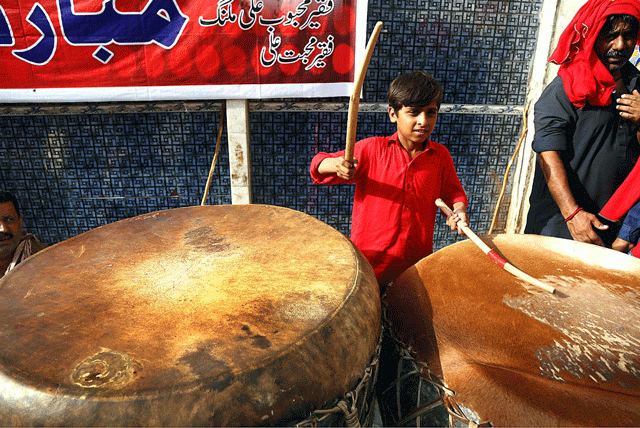 a young devotee plays the naqqara during urs celebrations at hazrat lal shahbaz qalandar 039 s shrine photo app a young devotee plays the naqqara during urs celebrations at hazrat lal shahbaz qalandar 039 s shrine photo app