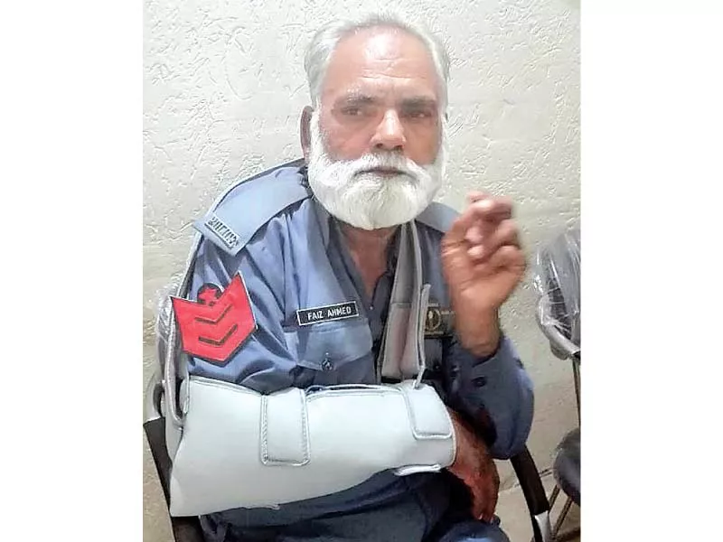 traffic constable faiz ahmed photo agha mehroz express traffic constable faiz ahmed photo agha mehroz express