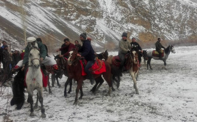 this photograph taken on january 27 2017 pakistani horsemen prepare to compete for a cattle carcass during a game of the traditional sport of buzkashi in snow covered chapursan village of hunza valley in northern pakistan in a remote northern pakistani valley surrounded by giant ice capped peaks villagers gather to watch a game of buzkashi an ancient equestrian sport once seen as a key test of virility that is now struggling for survival photo afp this photograph taken on january 27 2017 pakistani horsemen prepare to compete for a cattle carcass during a game of the traditional sport of buzkashi in snow covered chapursan village of hunza valley in northern pakistan in a remote northern pakistani valley surrounded by giant ice capped peaks villagers gather to watch a game of buzkashi an ancient equestrian sport once seen as a key test of virility that is now struggling for survival photo afp