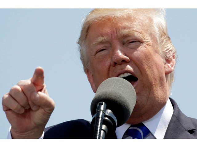 us president donald trump speaks during the united states coast guard academy commencement ceremony in new london connecticut us may 17 2017 photo reuters
