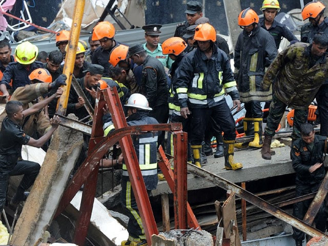 sri lankan firemen and rescue workers look for survivors after a seven story building collapsed during construction in colombo on may 18 2017 photo afp sri lankan firemen and rescue workers look for survivors after a seven story building collapsed during construction in colombo on may 18 2017 photo afp