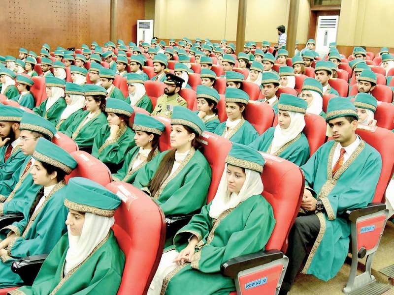 students attend the convocation of army medical college photo nni