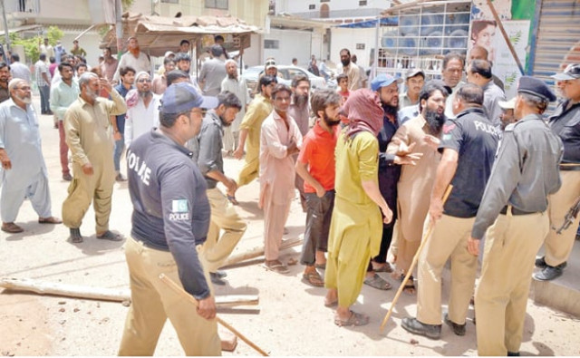 swift action policemen trying to disperse the crowd who tried to block sindh building control authority s demolition of illegal floors in commercial buildings of hyderabad photo online swift action policemen trying to disperse the crowd who tried to block sindh building control authority s demolition of illegal floors in commercial buildings of hyderabad photo online