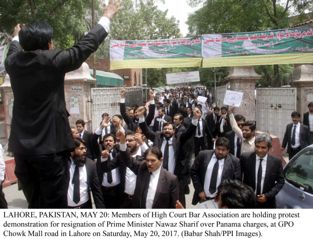 lhcba members protest at gpo chowk on mall road demanding the pm 039 s resignation photo ppi lhcba members protest at gpo chowk on mall road demanding the pm 039 s resignation photo ppi