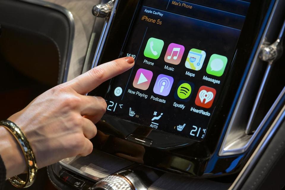 the car manufacturer will add android auto and apple carplay to its sync 3 equipped 2016 vehicles photo afp