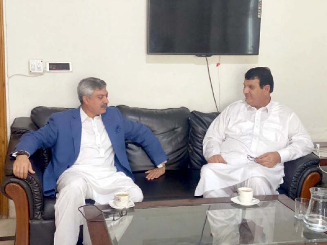 rebel leader s son back in pml n s fold
