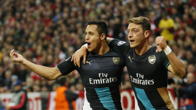 cech urges arsenal to hold on to sanchez ozil cech urges arsenal to hold on to sanchez ozil