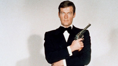 bond legend roger moore dies at 89