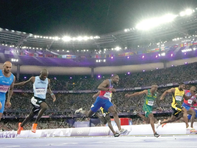 noah lyles of united states crosses the finish line to win gold ahead of silver medallist kishane thompson of jamaica and bronze medallist fred kerley of united states at stade de france photo reuters noah lyles of united states crosses the finish line to win gold ahead of silver medallist kishane thompson of jamaica and bronze medallist fred kerley of united states at stade de france photo reuters