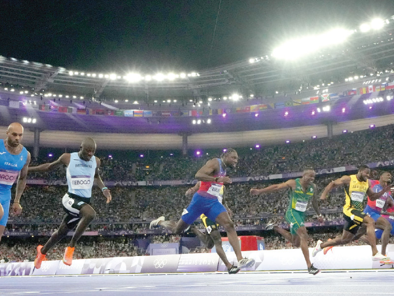 noah lyles of united states crosses the finish line to win gold ahead of silver medallist kishane thompson of jamaica and bronze medallist fred kerley of united states at stade de france photo reuters