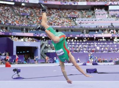 arshad qualifies for javelin final