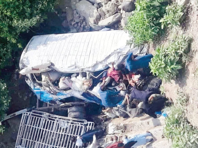 rescue workers operate at the site of a bus accident in a ravine in kahuta photo express rescue workers operate at the site of a bus accident in a ravine in kahuta photo express