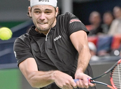 fritz storms into masters third round