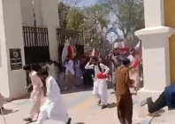 nine injured as varsity students clash