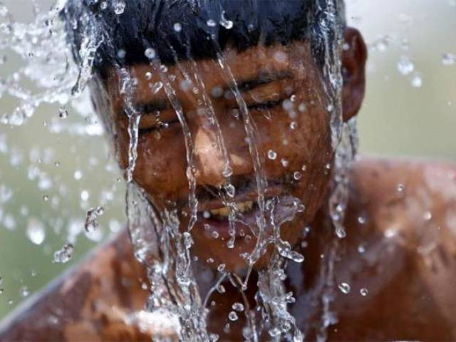 around 1 000 people died in karachi during the heatwave in 2015 photo reuters around 1 000 people died in karachi during the heatwave in 2015 photo reuters