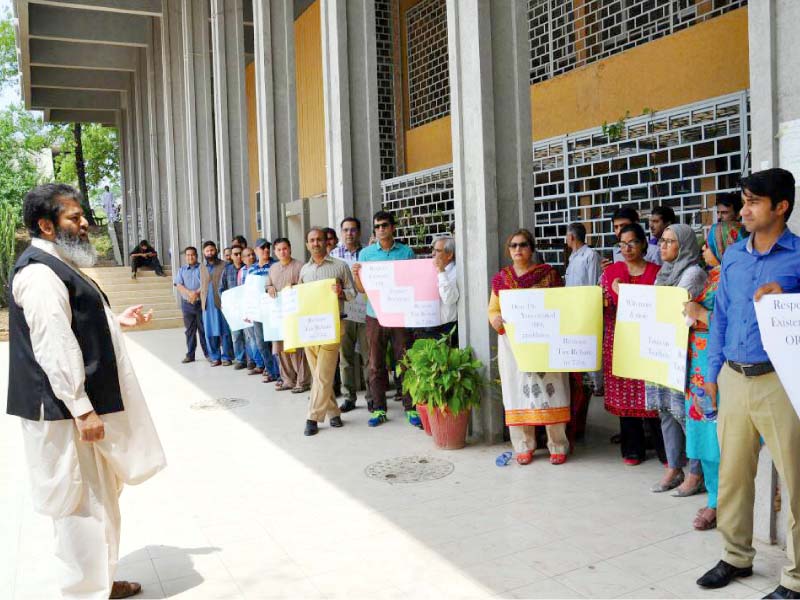 varsity teachers demand restoration of tax rebate