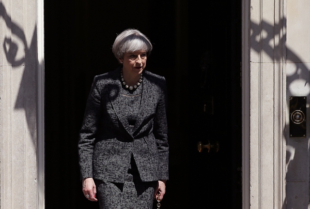 britain 039 s prime minister theresa may leaves 10 downing street in central london on may 25 2017 photo afp