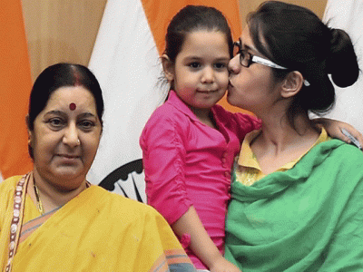 sushma swaraj thanks pakistan for uzma s return sushma swaraj thanks pakistan for uzma s return