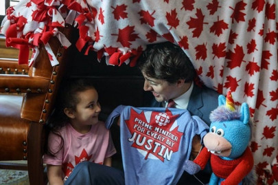 justin trudeau helps five year old acting prime minister build a pillow fort justin trudeau helps five year old acting prime minister build a pillow fort