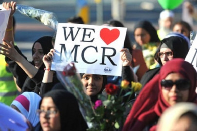 muslims march to manchester arena to pay tribute to victims of attack muslims march to manchester arena to pay tribute to victims of attack