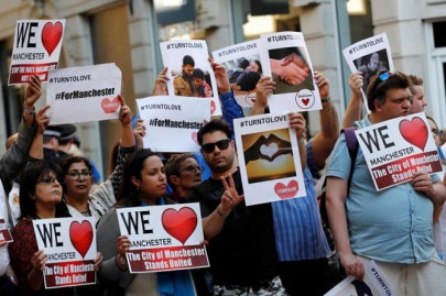 anonymous muslim opens arms to mourners grieving the manchester bombing