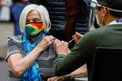 canada s high risk populations face covid 19 vaccine barriers