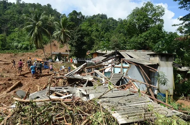 military rescue workers and villagers search for survivors at the site of a landslide in athweltota village in kalutara on may 28 2017 photo afp military rescue workers and villagers search for survivors at the site of a landslide in athweltota village in kalutara on may 28 2017 photo afp