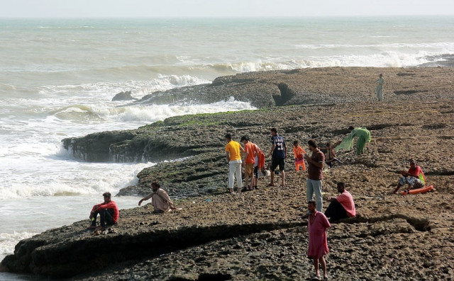 lifeguards risking lives to save others lifeguards risking lives to save others