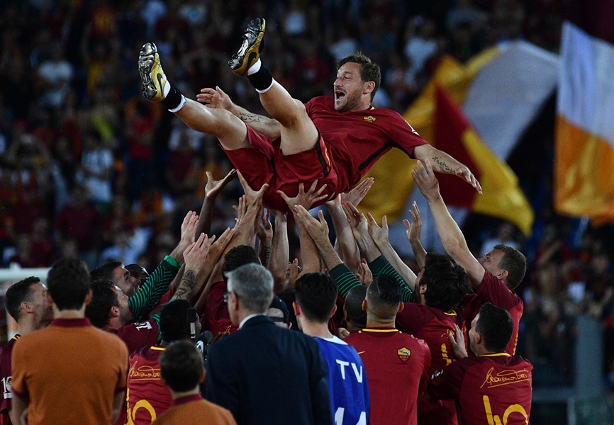 as roma players celebrate roma 039 s captain francesco totti during a ceremony following his last match with as roma after the italian serie a football match as roma vs genoa on may 28 2017 at the olympic stadium in rome italian football icon francesco totti retired from serie a after 25 seasons with roma in the process joining a select group of 039 one club 039 players photo afp
