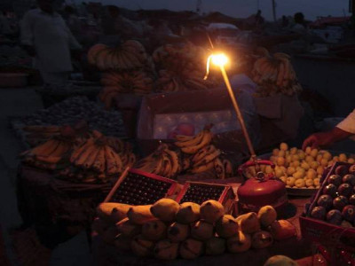 power outages pile up misery on karachiites in scorching heat power outages pile up misery on karachiites in scorching heat