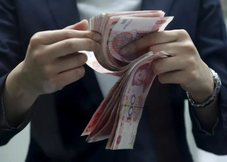 a clerk counts chinese 100 yuan banknotes at a branch of a foreign bank in beijing january 4 2016 photo reuters a clerk counts chinese 100 yuan banknotes at a branch of a foreign bank in beijing january 4 2016 photo reuters