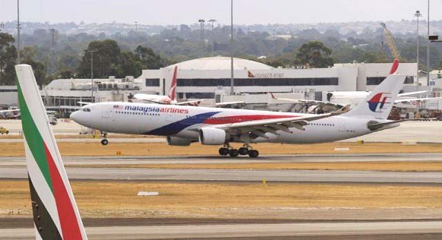 file photo   a malaysia airlines airbus a330 commercial flight lands at perth international airport march 26 2014 photo reuters