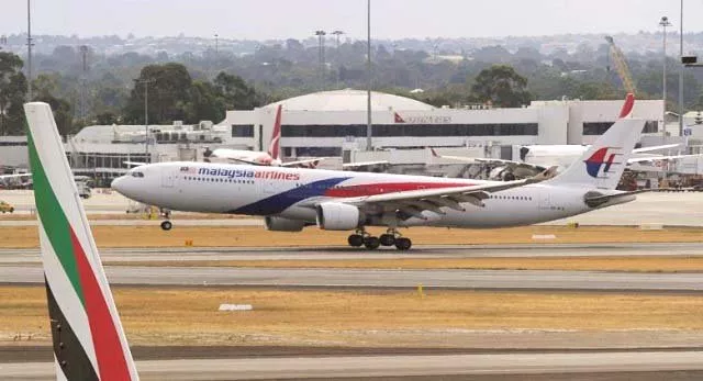 file photo a malaysia airlines airbus a330 commercial flight lands at perth international airport march 26 2014 photo reuters file photo a malaysia airlines airbus a330 commercial flight lands at perth international airport march 26 2014 photo reuters
