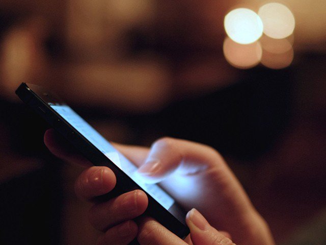 late night mobile phone use can be dangerous for teenagers mental health