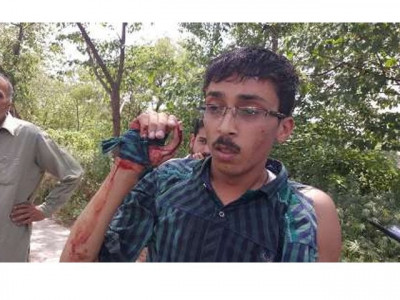 iranian photojournalist assaulted in islamabad