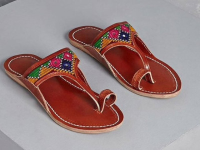 forever 21 is selling out kolhapuris for 48 and our desi heart doesn t buy it forever 21 is selling out kolhapuris for 48 and our desi heart doesn t buy it