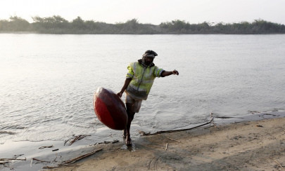 activists demand fishermen be allowed to fish at kun purao lake in thatta activists demand fishermen be allowed to fish at kun purao lake in thatta