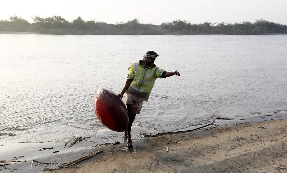 kun purao lake which is spread over about 1 000 acres is surrounded by three villages comprising approximately 300 households of the fishing community photo reuters kun purao lake which is spread over about 1 000 acres is surrounded by three villages comprising approximately 300 households of the fishing community photo reuters