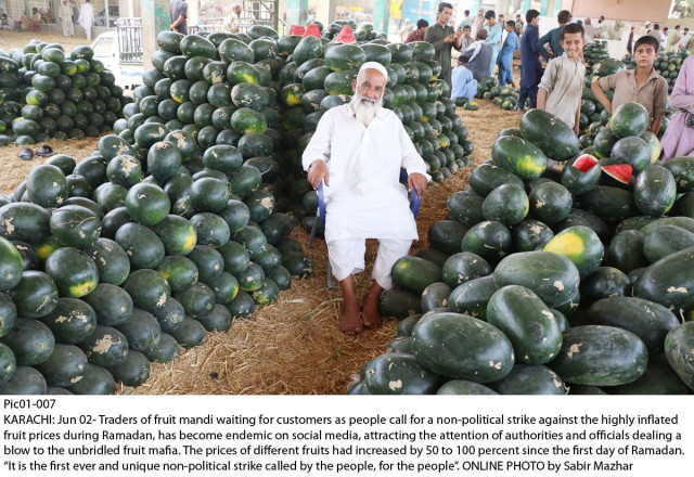 vendors at the sabzi mandi in karachi bore the brunt of the fruit boycott photo online vendors at the sabzi mandi in karachi bore the brunt of the fruit boycott photo online