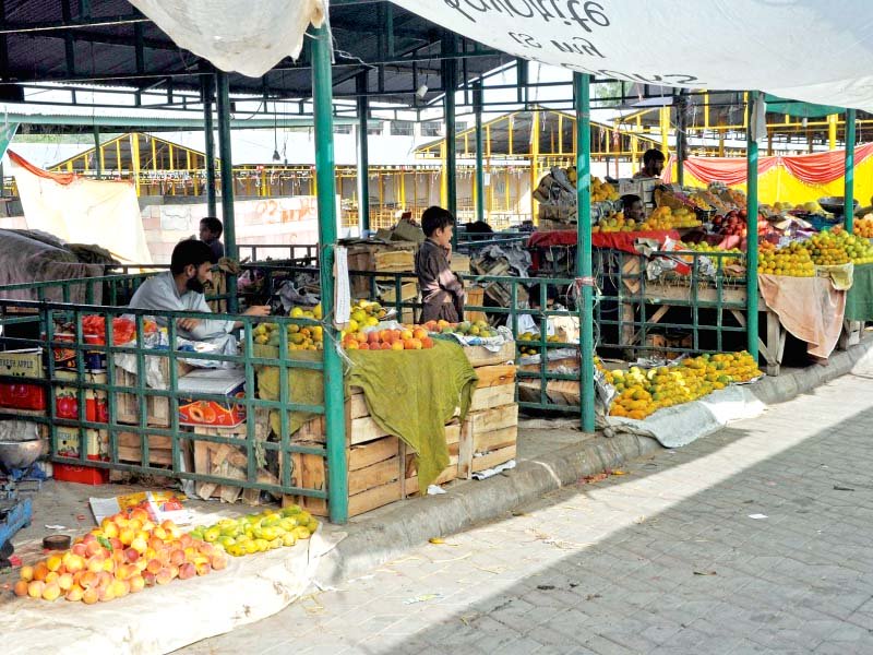 stalls are bereft of customers following calls on social media for a strike against fruit vendors to protest against the price hike photo zafar aslam express