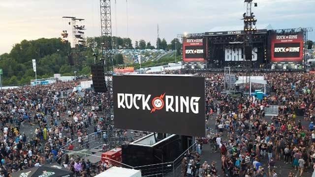 festival goers leave the venue of the rock am ring music festival in june 2 2017 in nuerburg following an evacuation alert amid a possible 039 terrorist threat 039 photo afp