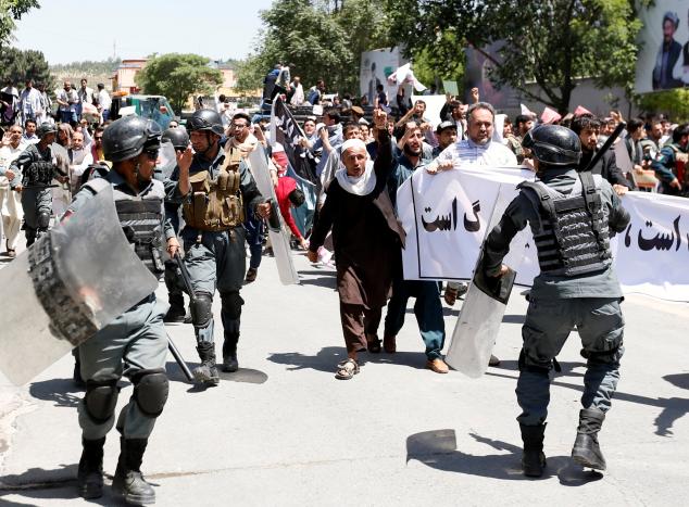 afghan riot police clash with demonstrators during a protest in kabul afghanistan june 2 2017 photo reuters