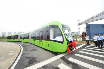 china unveils world s first driverless rail transit system
