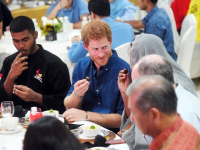 prince harry has iftari with muslim community in singapore prince harry has iftari with muslim community in singapore
