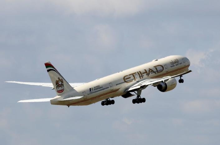 major uae airlines suspend all flights to qatar