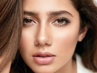 mahira khan looks flawless in vogue india s june edition