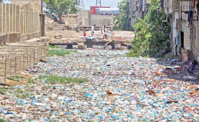 environmental hazard a view on world environment day of a sewerage nullah in the khadda area of lyari where garbage continues to pile up on a daily basis the city roughly produces 12 000 tonnes of trash daily photo online environmental hazard a view on world environment day of a sewerage nullah in the khadda area of lyari where garbage continues to pile up on a daily basis the city roughly produces 12 000 tonnes of trash daily photo online