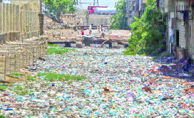 environmental hazard a view on world environment day of a sewerage nullah in the khadda area of lyari where garbage continues to pile up on a daily basis the city roughly produces 12 000 tonnes of trash daily photo online